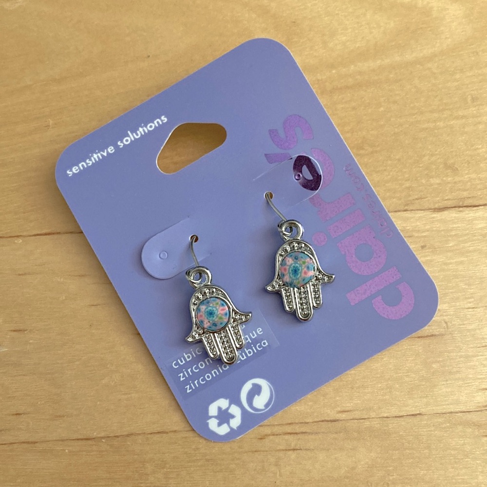 Claire’s Open Palm Earrings